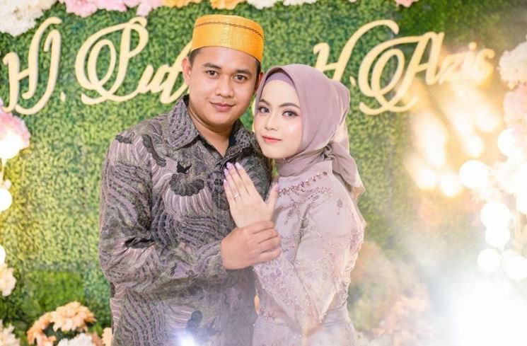 Putri Isnari alias Putri DA bersama calon suami (Instagram/@da4_putri03)