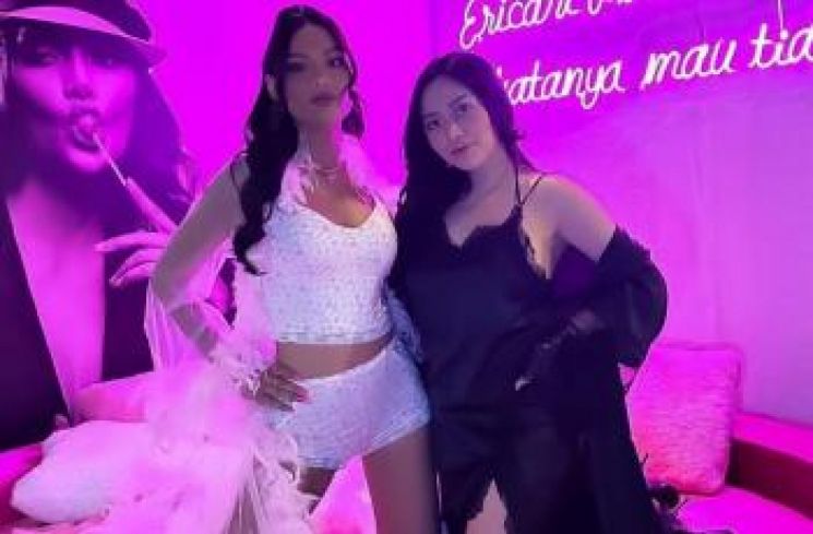 Gaya Artis di Pesta Ulang Tahun Erika Carlina (instagram/@rachelvennya)