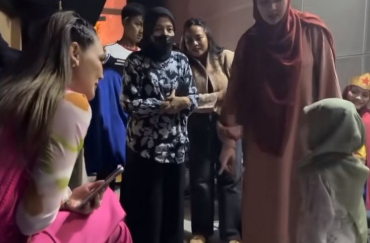 Kartika Putri komentari penampilan Luna Maya (TikTok)