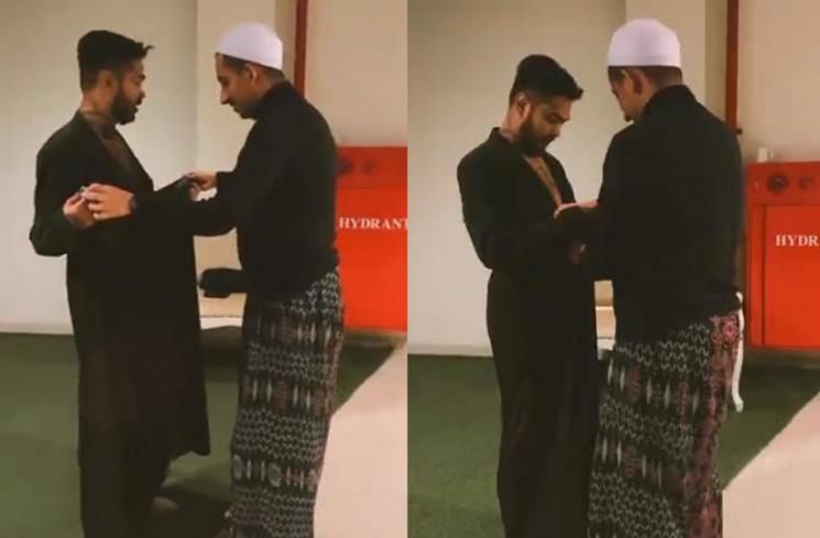 Onadio Leonardo alias Onad belajar pakai sarung [Instagram/@husein_hadar]