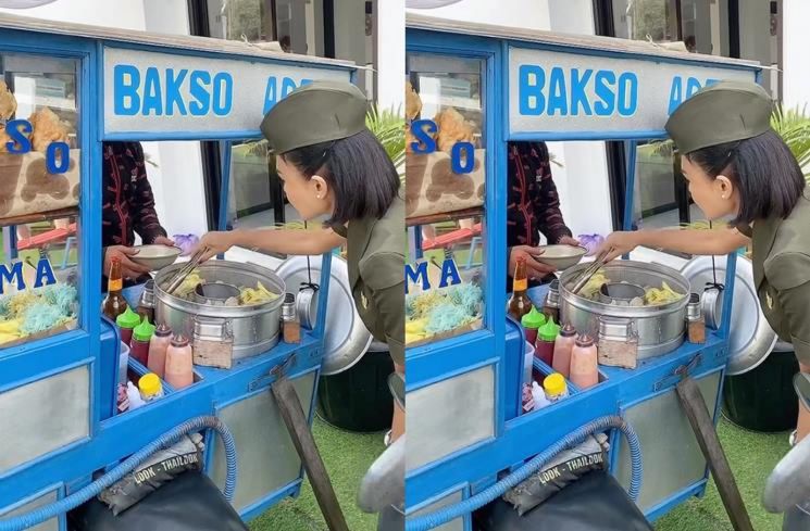 Yuni Shara makan bakso gerobakan [Instagram]