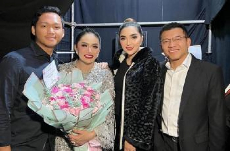Potret Keluarga The Hermansyah di Konser KD (Instagram/@ashanty_ash)