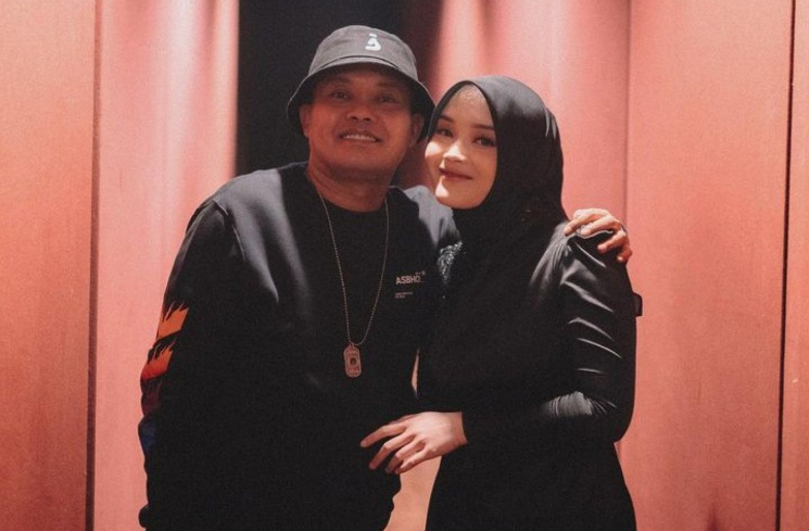 Putri Delina dan Sule saat Gala Premiere film Wakaf. ((Instagram @putridelina))