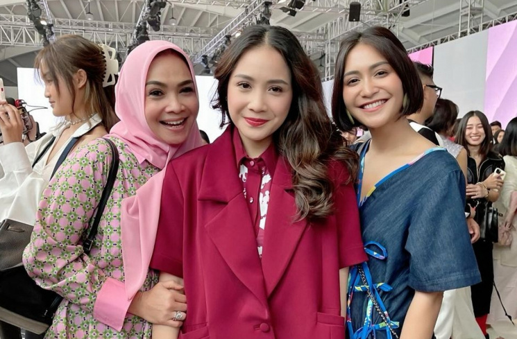 Rieta Amilia, Nagita Slavina, dan Caca Tengker [Instagram @rieta_amilia]
