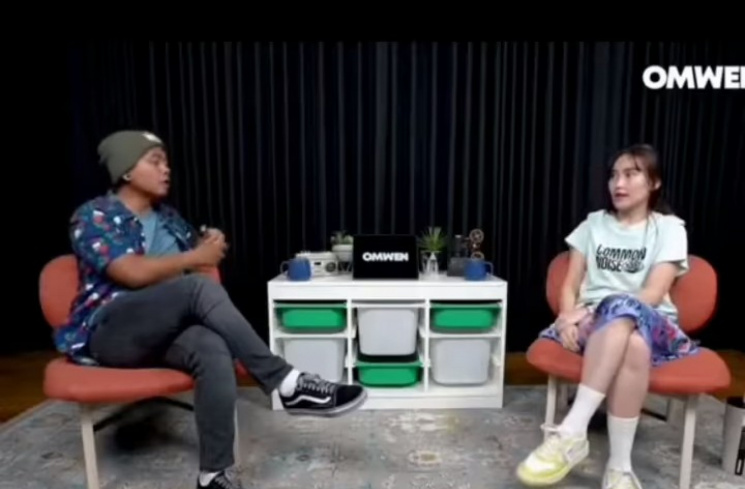 Ayu Ting Ting Saat Berada Dalam Podcast Wendy Cagur. [(Instagram @lambe_danu)]