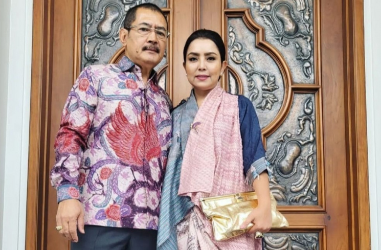 Mayangsari dan Bambang Trihatmodjo berangkat kondanga. [instagram @mayangsari_official.]