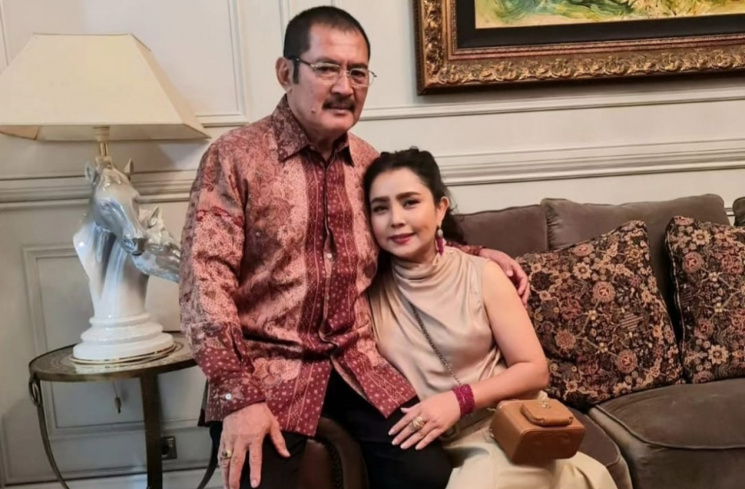 Mayangsari dan Bambang Trihatmodjo tampil harmonis. [instagram @mayangsari_official.]