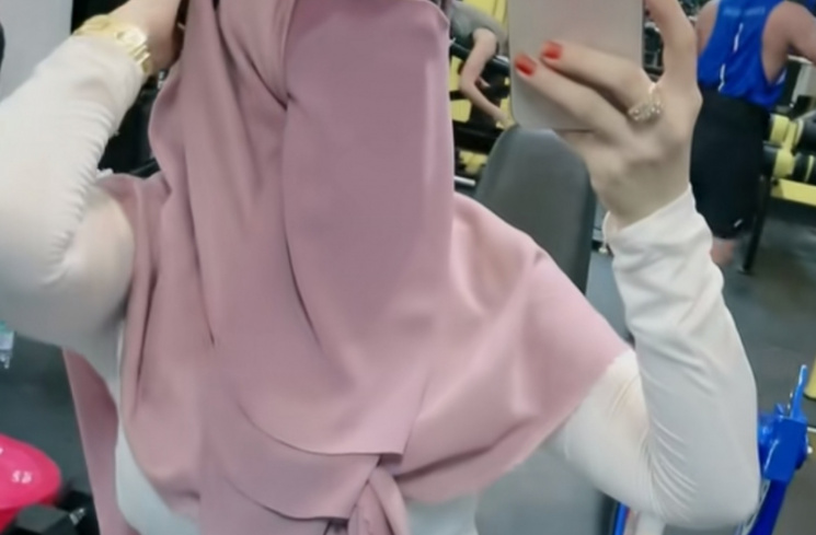 TikTokers Sisca Love pamer aurat. [TikTok.]