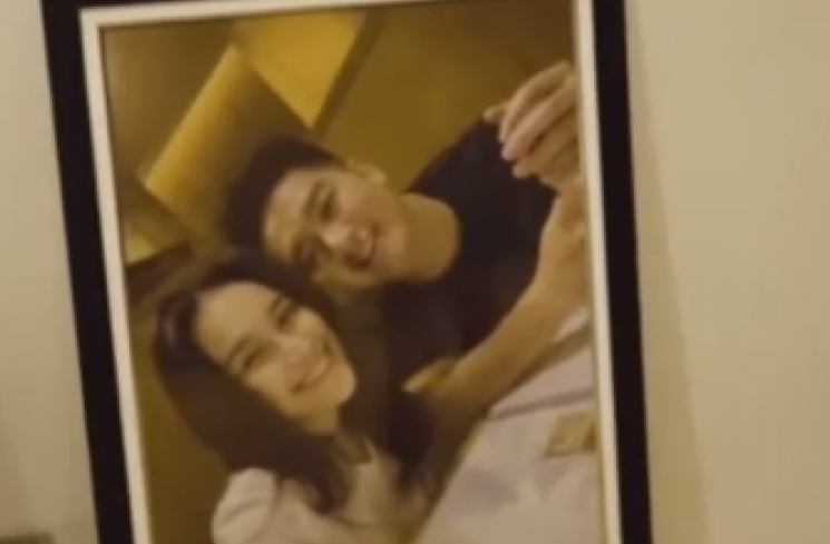 Foto Ayu Ting Ting di kamar Boy William. (tangkapan layar/TikTok. [TikTok.]
