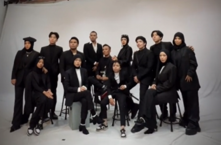 Thariq Halilintar unggah momen foto bareng keluarganya. (tangkapan layar/TikTok. [TikTok.]