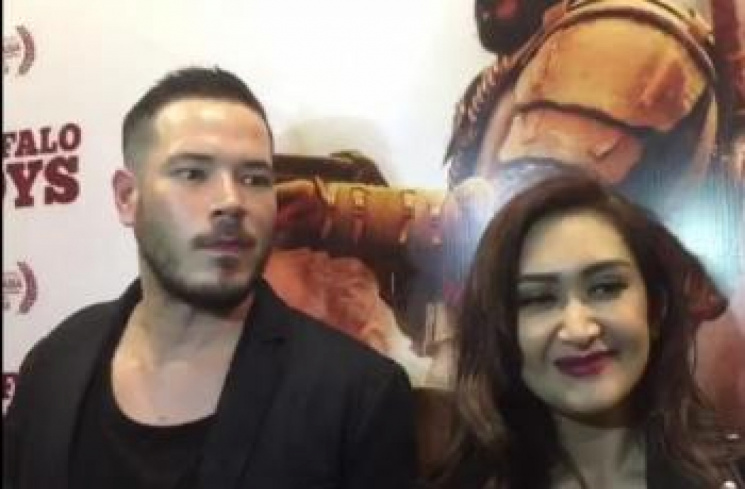 Zack Lee dan Nafa Urbach mesra di premier film Buffalo Boys. (Ismail/MataMata.com)