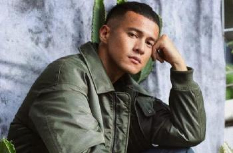Herjunot Ali Rela Jomblo Seumur Hidup Ketimbang Pacaran, Netizen Protes: Lo karena Pilihan, Kita Beda!.(instagram/@herjunotali.studio)