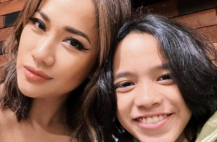 Noah harus menerima ibunya menikah lagi [(Instagram/@bclsinclair)]