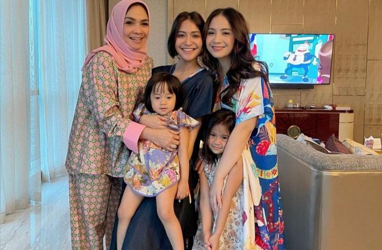 Nagita Slavina bersama Caca Tengker