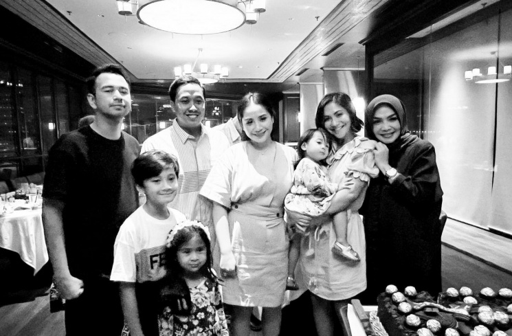 Ulang tahun Rieta Amilia [Instagram @cacatengker]