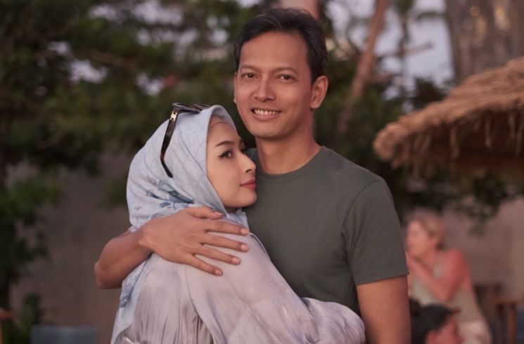 Fedi Nuril bersama istri, Calysta Vanny Widyasasti (Instagram @fedinuril)