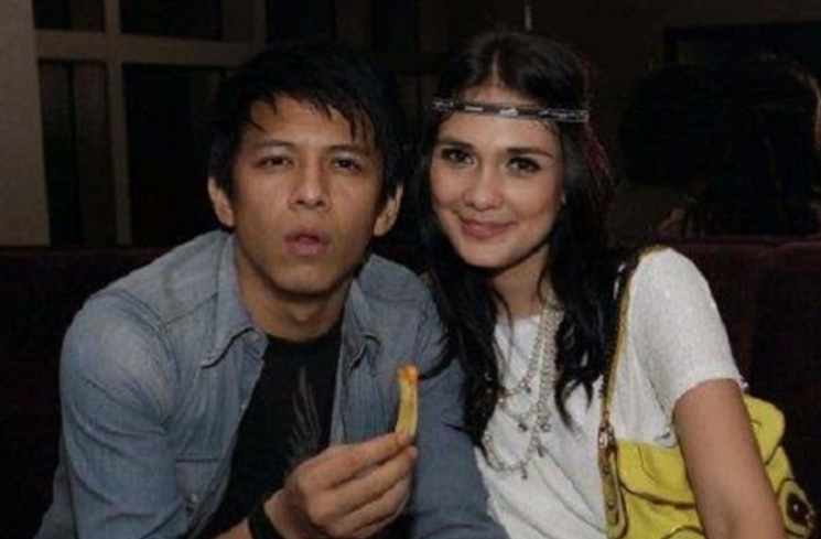 Ariel saat masih berpacaran dengan Luna Maya pada tahun 2004. [Instagram]