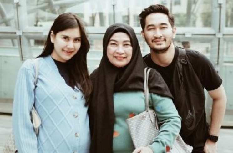 Potret Kenangan Jeje Govinda bareng Ibu (Instagram/@ritchieismail)
