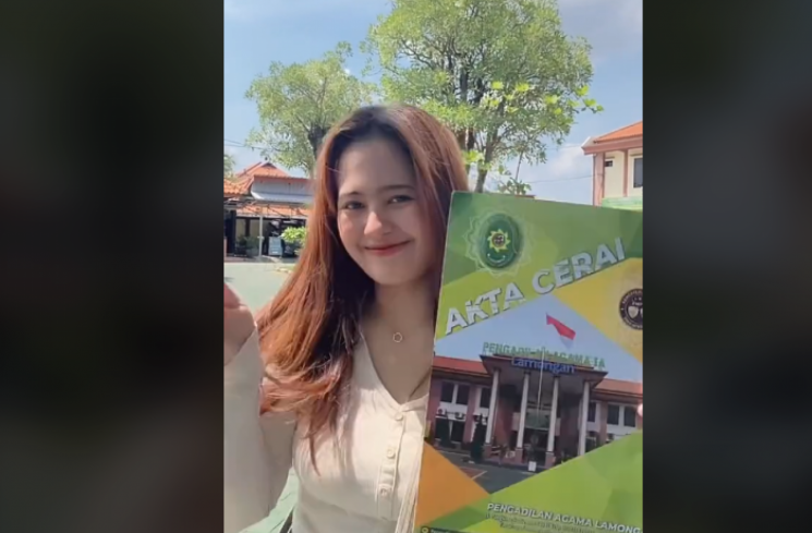 Pemilik akun TikTok Putri Irama menjadi sorotan karena pamer akta cerai. (tangkapan layar/TikTok.) [TikTok]