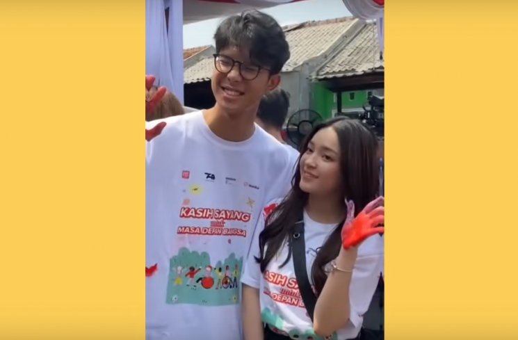 Alam Ganjar bersama Eca Aura di acara amal. [Tangkapan layar kanal youtube Talkpod]