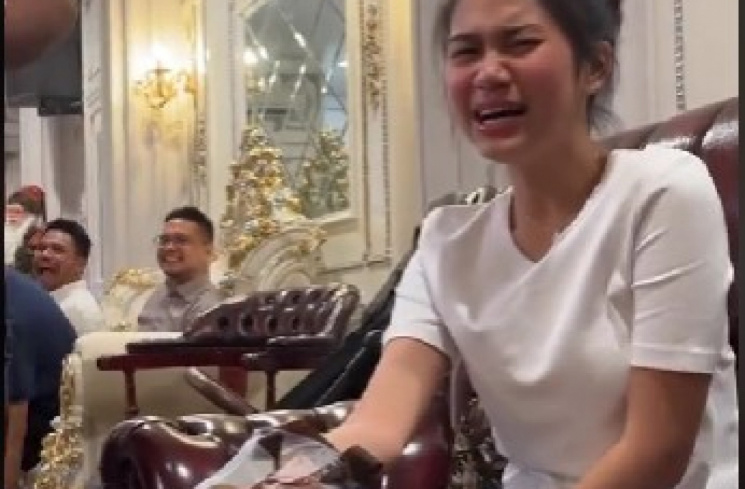 Jijik Banget! Rekam Ekspresi Salsha Azizah Pungut Kotoran Anjing, Fuji Ketawa Ngakak: Hahaha