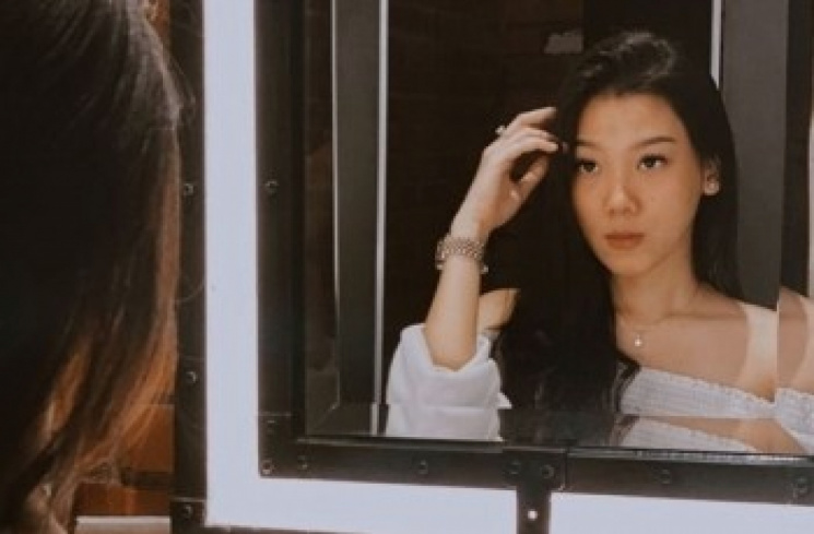 Viral Aksi Pramugari Pelakor Asyik Joget: Elmer Cinta Bella karena Goyangnya Lebih Hot dari Ira Nandha?
(instagram/@belladamayka)