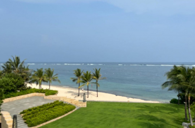 Raisa memperlihatkan pemandangan tepi pantai dari hotel [Instagram @raisa6690]