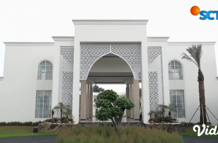 Rumah mewah Ustaz Solmed dan April Jasmine di Bogor [YouTube SCTV]