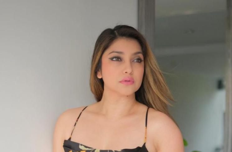 Sarah Azhari [Instagram @sazarita]