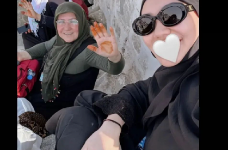 Aaliyah Massaid mengabadikan momen ibadah umrah di Mekkah. (Tangkapan layar/Instagram) [Instagram]