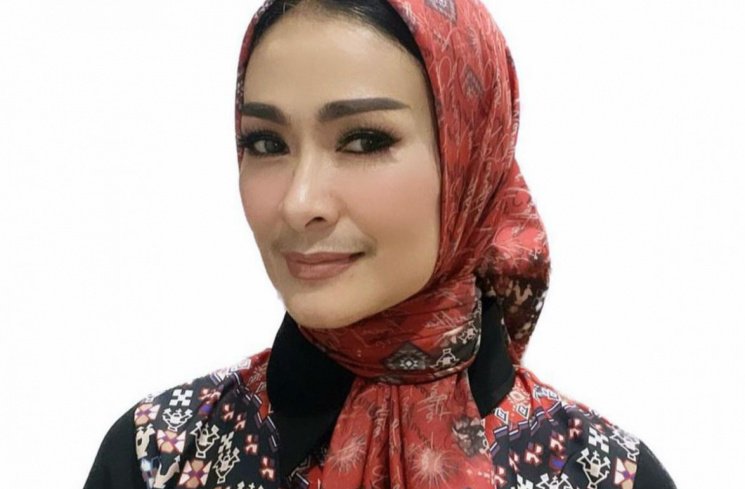 IIS DAHLIA [instagram @isdadahlia]