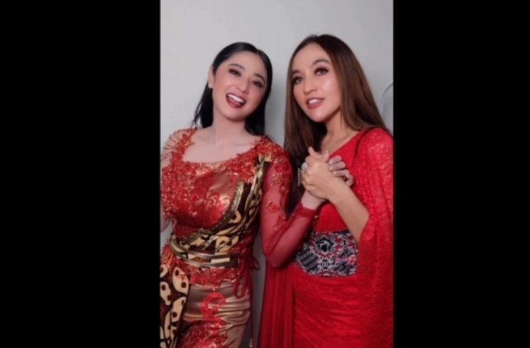Dewi Perssik dan Indah Sari [Instagram/@indahsariofficial]