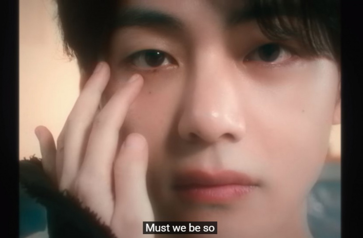 Salah satu scane V BTS dan IU [Tangkapan layar]