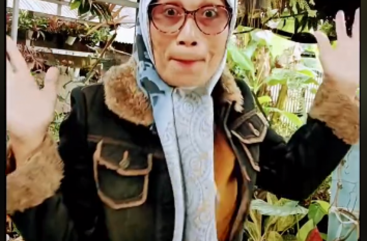 Nursyah, ibu mertua Arie Kriting. (tangkapan layar/TikTok). [TikTok.]