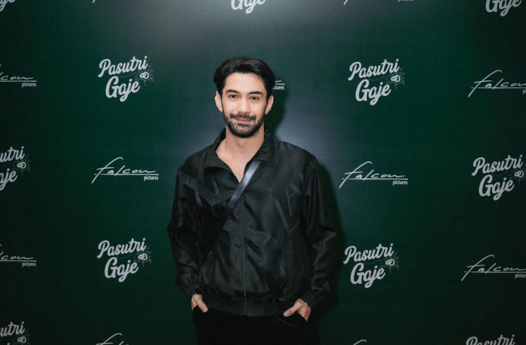 Reza Rahadian [Instagram @officialpilarez]