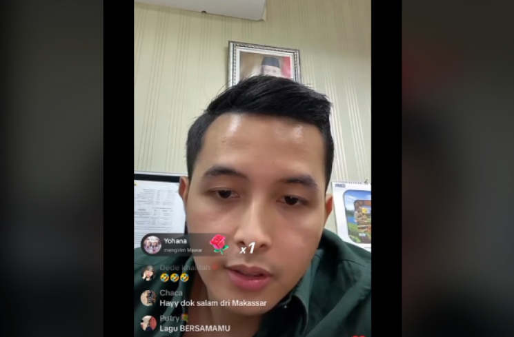 dr Aditya Surya blak-blakan dukung Ria Ricis bercerai dengan Teuku Ryan. (tangkapan layar/TikTok) [TikTok.]