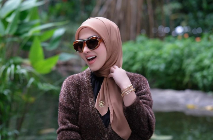 Syahrini muda banget baper [(Instagram/@princessyahrini)]