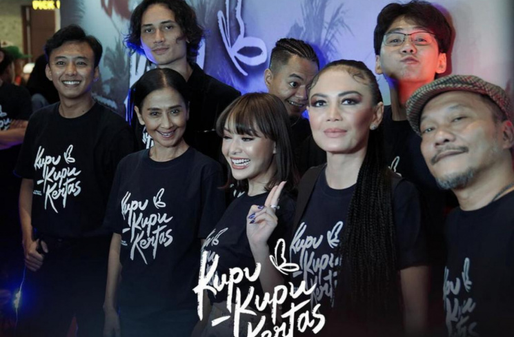 Deretan pemain di film Kupu-Kupu Kertas [Instagram/@maximapictures]