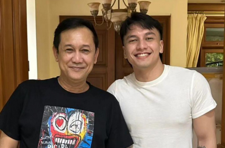 Denny Siregar dan aktor Jefri Nichol [Instagram/@dennysirregar]