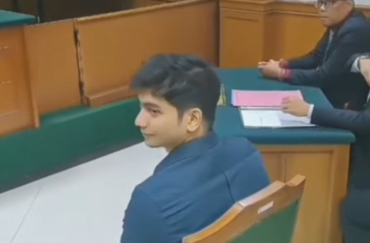 Penampakan Teuku Ryan saat hadiri sidang gugatan cerai Ria Ricis di PN Jakarta Selatan. (tangkapan layar/Instagram.