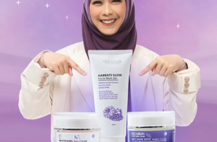 Display produk Ozzaskin besutan Oki Setiana Dewi [Instagram @ozzaskinofficial]