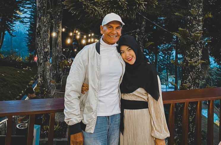Mar Sungkar Bersama Santi Asoka Mala (Instagram/@santiasokamala)