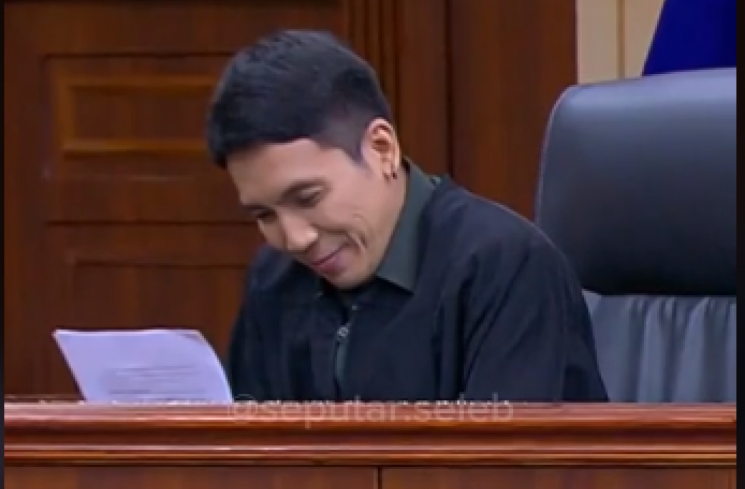 Desta mendadak salah tingkah usai BCL keceplosan bicara.