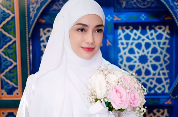 Celine ikutan menyambut bulan ramadhan [instagram @celine_evangelista]