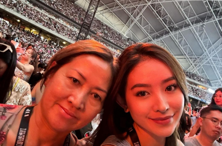 Natasha Wilona menikmati konser Taylor Swift. [Instagram/natashawilona12]