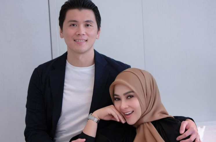 Syahrini kelakuannya barbar sebelum kenal Reino Barack [(Instagram/@princessyahrini)]