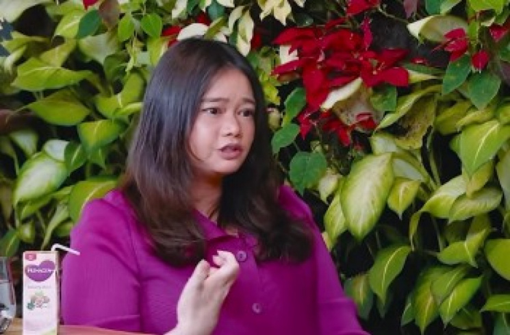 Olivia Allan [(YouTube CURHAT BANG Denny Sumargo)]