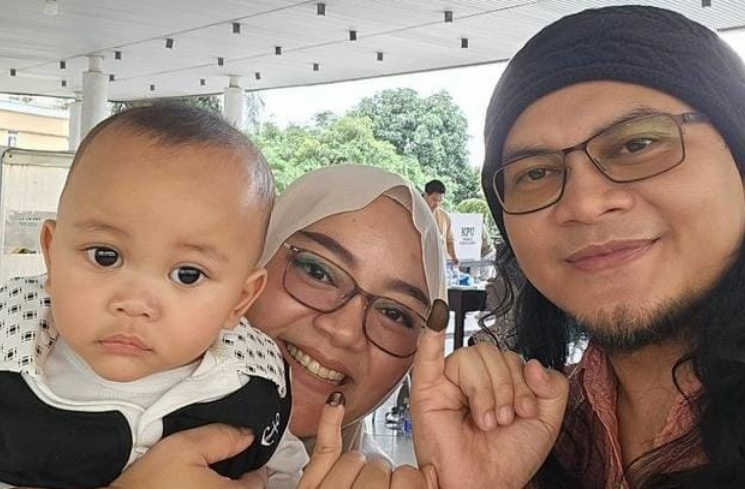 Mbah Mijan bersama keluarga [Instagram/@mbahmijan]
