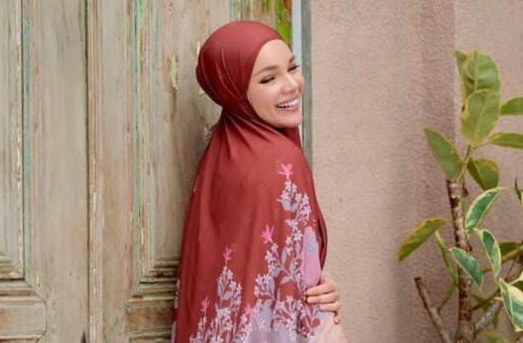 Dewi Sandra [Instagram/@dewisandra]