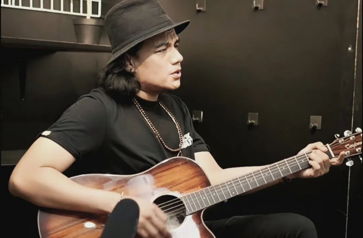 Nofreza akui tak pernah nyerah jadi musisi alternative rock yang melalang buana hingga ke seluruh negeri dan dikenal banyak orang [(Instagram/@nofrezamisterrock)]
